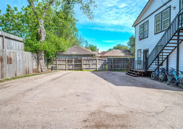 Photo 2 of Multi family home for sale at 1603 Airline Dr, Houston, TX 77009 | MLS# 21820994 | Listing updated on 2026-07-22