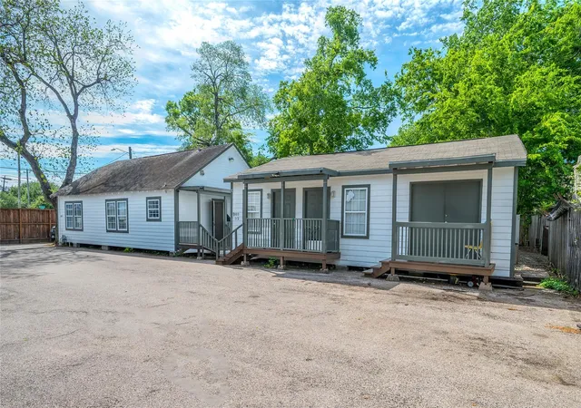 Photo 3 of Multi family home for sale at 1603 Airline Dr, Houston, TX 77009 | MLS# 21820994 | Listing updated on 2026-07-22