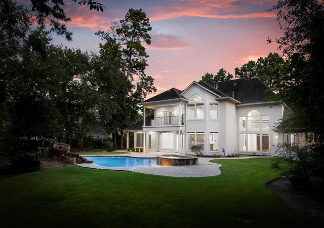 Photo 3 of Mansion for sale at 39 W Bracebridge Cir, The Woodlands, TX 77382 | MLS# 64538339 | Listing updated on 2026-09-26