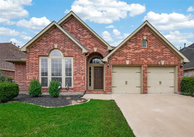 Homes for sale in Pearland, TX | 2807 Field Hollow Dr, Pearland, TX 77584 | MLS# 82541837