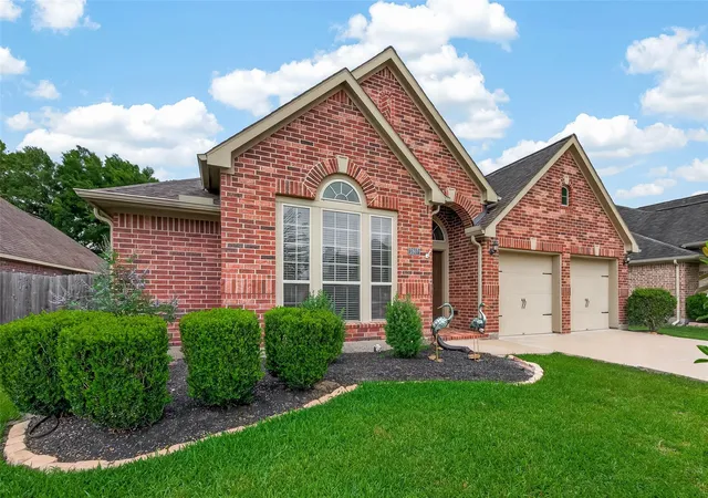 Homes for sale in Pearland, TX | 2807 Field Hollow Dr, Pearland, TX 77584 | MLS# 82541837