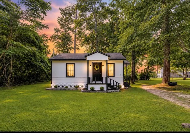 1st image of 520 Lakeshore Dr, Cleveland, TX 77327 | MLS# 39624652