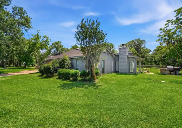 Photo 3 of Single family home for sale at 151 Tweedy Ln, Sweeny, TX 77480 | MLS# 19486286 | Listing updated on 2026-09-10