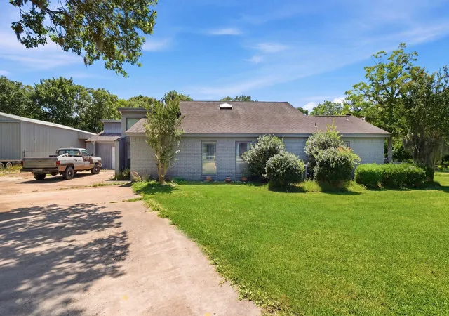 Photo 3 of Single family home for sale at 151 Tweedy Ln, Sweeny, TX 77480 | MLS# 19486286 | Listing updated on 2026-09-28
