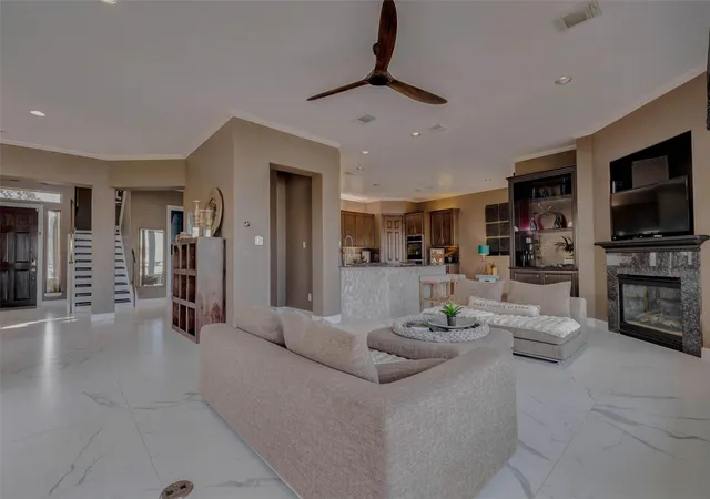 Photo 4 of Single family home for sale at 411 Harborside Way, Kemah, TX 77565 | MLS# 4189508 | Listing updated on 2026-06-25