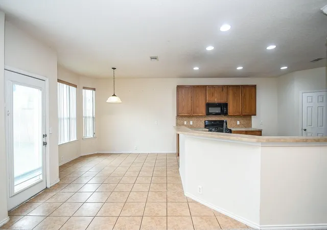 Photo 4 of Sale Pending at 3015 Darby Brk Dr, Fresno, TX 77545 | MLS# 91276872 | Listing updated on 2026-10-01