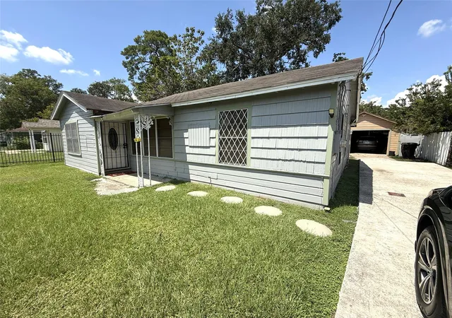 Photo 2 of Single family home for sale at 8429 Flintridge, Houston, TX 77028 | MLS# 5769565 | Listing updated on 2026-06-25