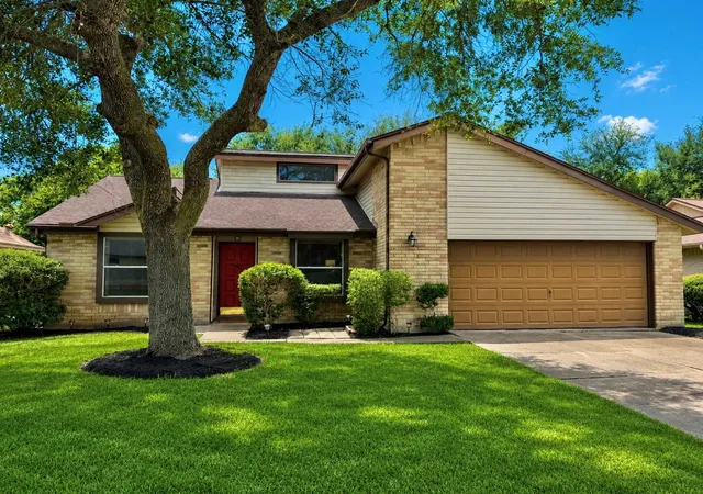 1st image of 14 Sarita Rd, Angleton, TX 77515 | MLS# 86117406