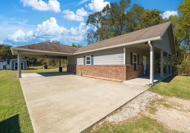Photo 3 of Single family home for sale at 816 Martin Luther King Rd, Liberty, TX 77575 | MLS# 23567676 | Listing updated on 2026-08-21