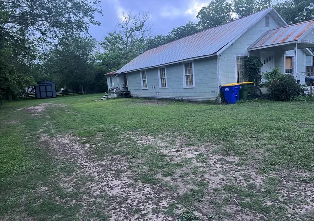 Homes for sale in Gonzales, TX | 1121 N College St, Gonzales, TX 78629 | MLS# 97533789