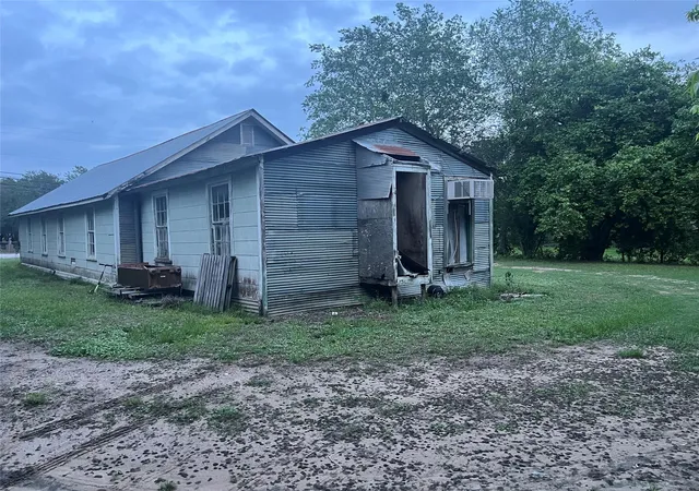 Homes for sale in Gonzales, TX | 1121 N College St, Gonzales, TX 78629 | MLS# 97533789