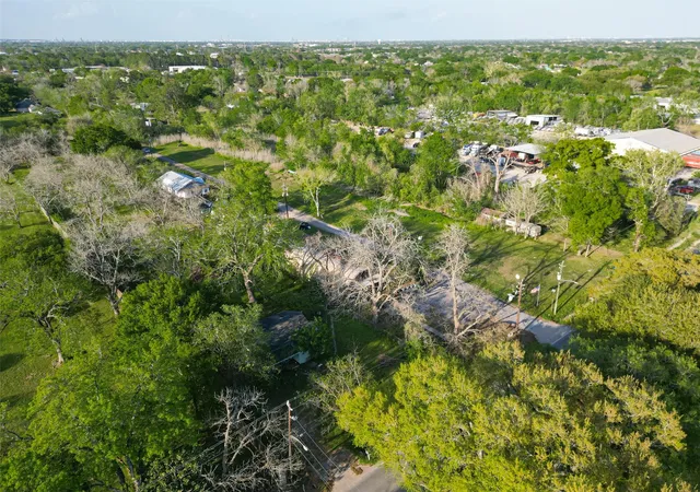 4th image of 701 Crenshaw Rd, Houston, TX 77504 | MLS# 67792697