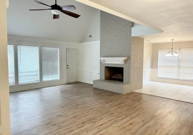 Photo 3 of Sale Pending at 727 Romaine Ln, Houston, TX 77090 | MLS# 39417121 | Listing updated on 2026-09-03