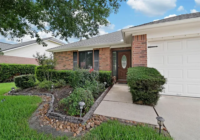 Photo 2 of Single family home for sale at 614 Linden Manor Ct, Spring, TX 77373 | MLS# 16854998 | Listing updated on 2026-09-18
