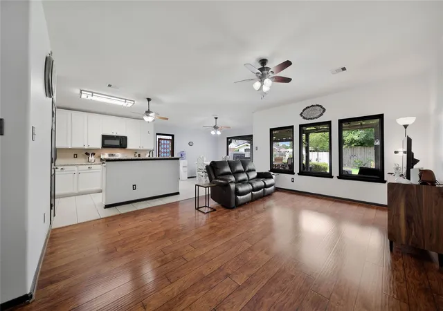 Photo 4 of Single family home for sale at 614 Linden Manor Ct, Spring, TX 77373 | MLS# 16854998 | Listing updated on 2026-09-18