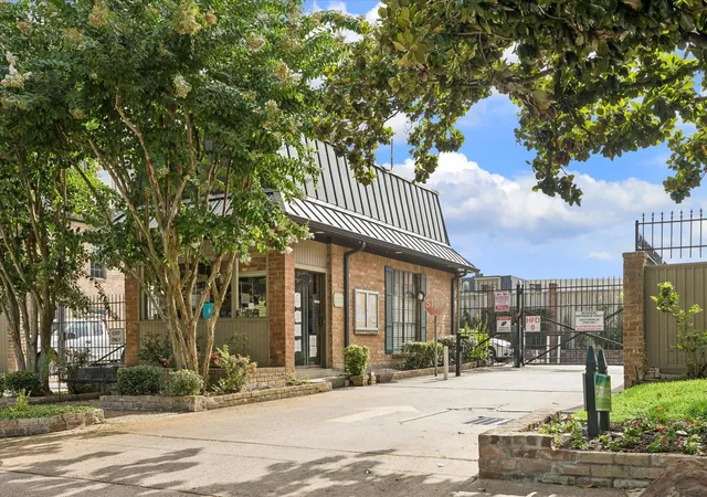 2nd image of 2475 Underwood St #392, Houston, TX 77030 | MLS# 82701070