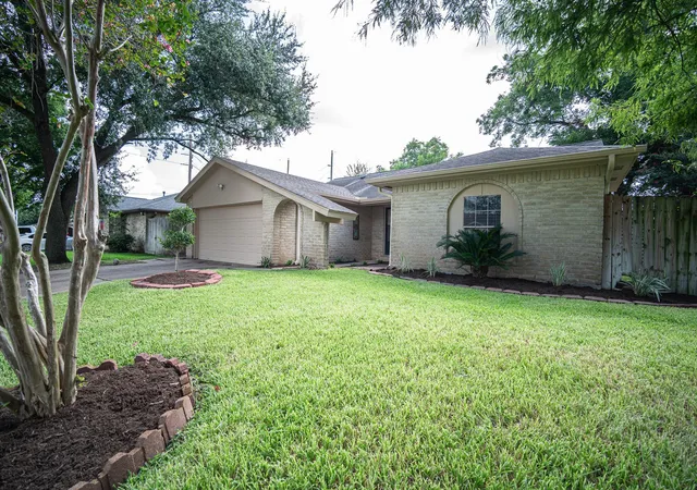 Photo 3 of Single family home for sale at 7015 San Pablo Dr, Houston, TX 77083 | MLS# 75017567 | Listing updated on 2026-09-17