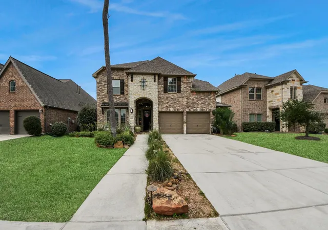 Photo 2 of Single family home for sale at 16831 Headwaters Forest Dr, Humble, TX 77346 | MLS# 97678115 | Listing updated on 2026-08-02