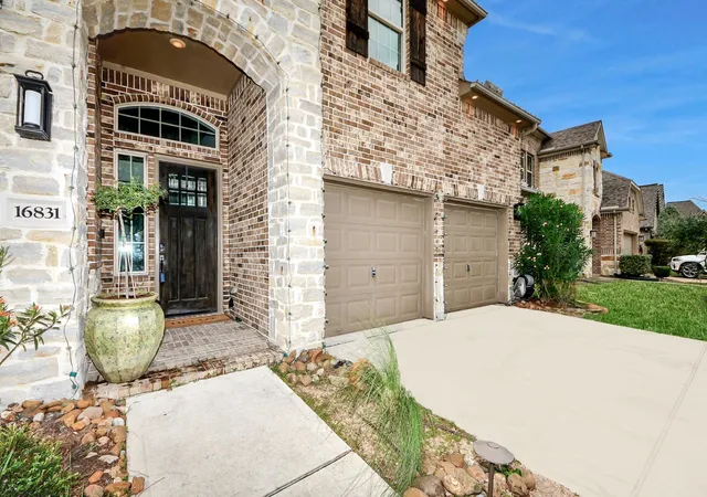 Photo 4 of Single family home for sale at 16831 Headwaters Forest Dr, Humble, TX 77346 | MLS# 97678115 | Listing updated on 2026-08-02
