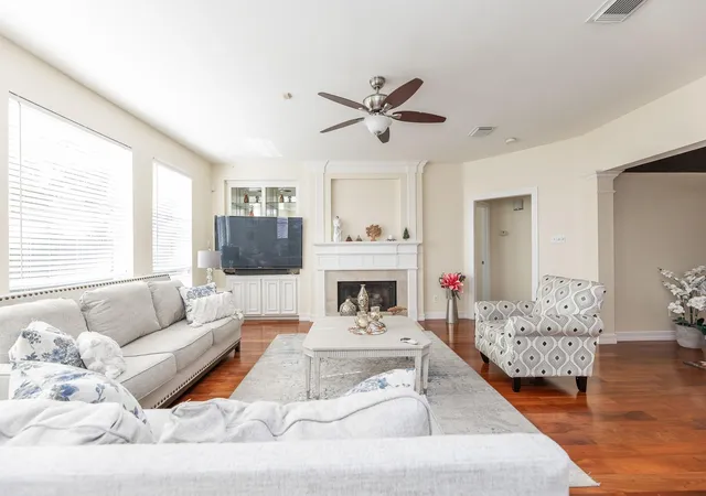 4th image of 2618 Pinebend Dr, Pearland, TX 77584 | MLS# 63907257