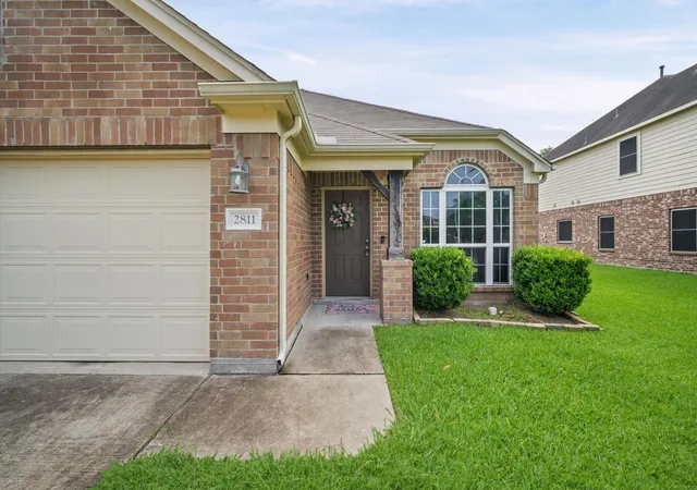Homes for sale in Rosenberg, TX | 2811 Briar Breeze Dr, Rosenberg, TX 77471 | MLS# 42163506