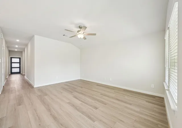 Photo 3 of Single family home for sale at 31033 Amalfi Cliff Dr, Huffman, TX 77336 | MLS# 41507022 | Listing updated on 2026-10-08