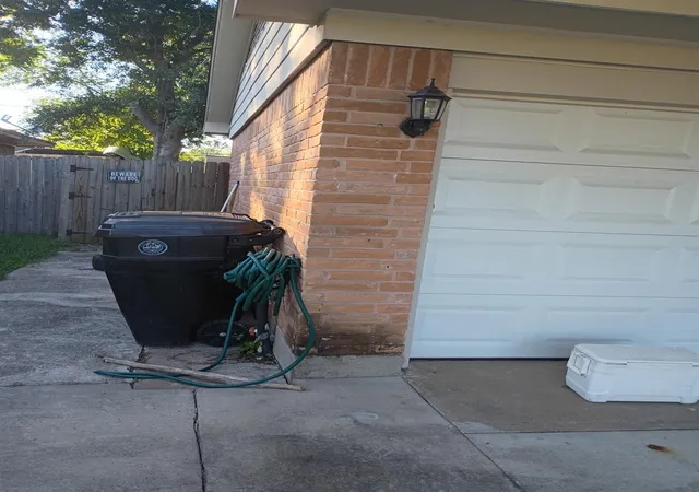 Photo 2 of Single family home for sale at 10323 Southport Dr, Houston, TX 77089 | MLS# 65720933 | Listing updated on 2026-07-28