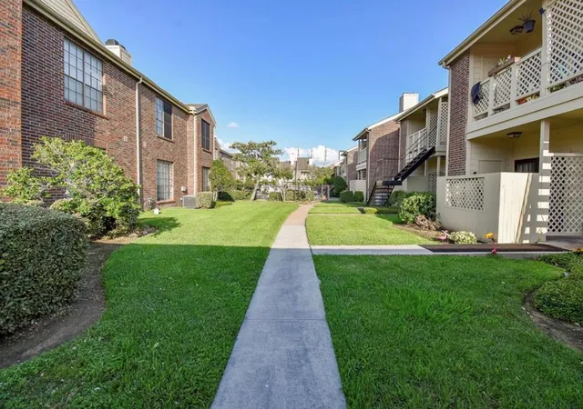 2nd image of 2121 El Paseo St, Houston, TX 77054