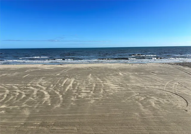 Listing Photo 3 - Condo for sale in building located at 11949 Termini San Luis Pass Rd, Galveston, TX 77554 - Unit #304