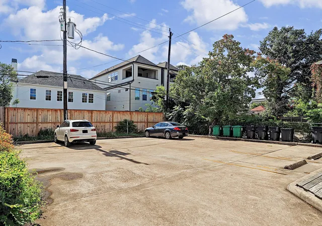 3rd image of 1931 Richmond Ave, Houston, TX 77098 | MLS# 64185737