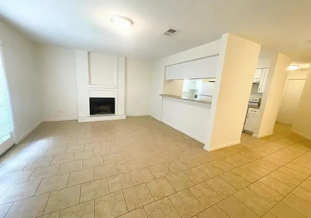 Listing Photo 4 - Condo for sale in building located at 1307 Brenda Ln, Humble, TX 77338