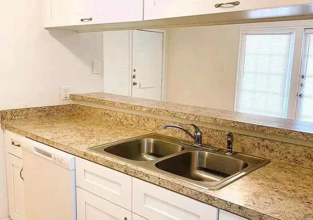 Listing Photo 5 - Condo for sale in building located at 1307 Brenda Ln, Humble, TX 77338