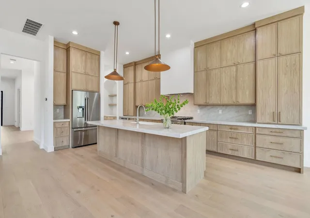 Photo 3 of Sale Pending at 4009 Newshire Dr, Houston, TX 77025 | MLS# 29909352 | Listing updated on 2026-09-13