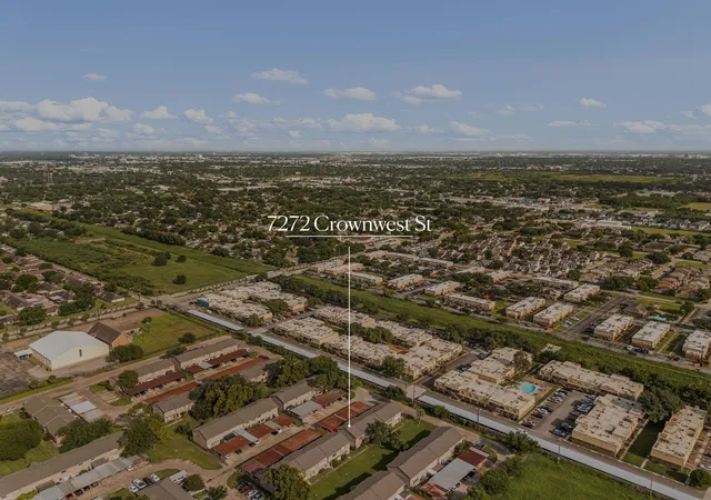 Photo 2 of Townhouse for sale at 7272 Crownwest St #7272, Houston, TX 77072 | MLS# 29951550 | Listing updated on 2026-09-03