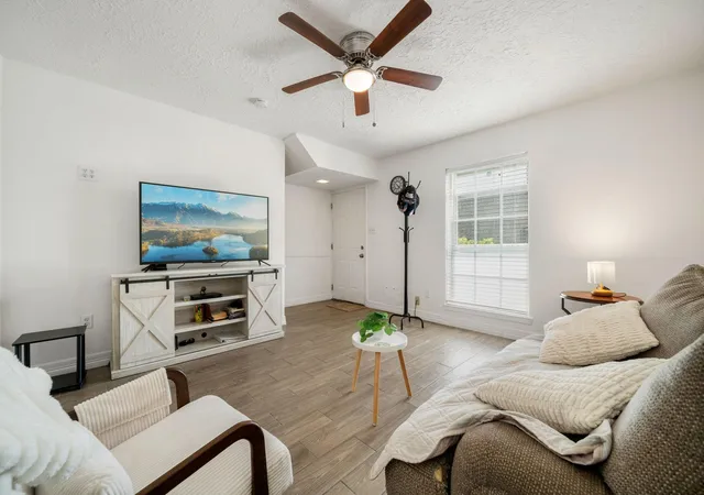 Photo 3 of Townhouse for sale at 7272 Crownwest St #7272, Houston, TX 77072 | MLS# 29951550 | Listing updated on 2026-09-03