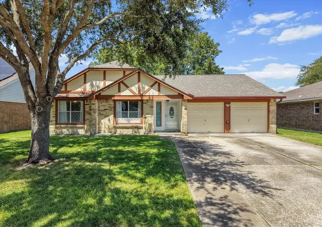 Photo 1 of Single family home for sale at 2790 Pinewood Dr, League City, TX 77573 | MLS# 69992891 | Listing updated on 2026-09-05