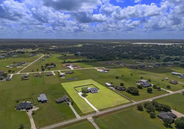 Photo 3 of Single family home for sale at 863 Bunkhouse Trl, Angleton, TX 77515 | MLS# 88256350 | Listing updated on 2026-09-08