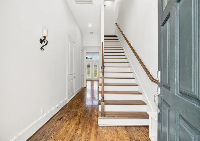 Photo 3 of Single family home for sale at 1660 Wrenwood Lakes, Houston, TX 77043 | MLS# 10313511 | Listing updated on 2026-09-12