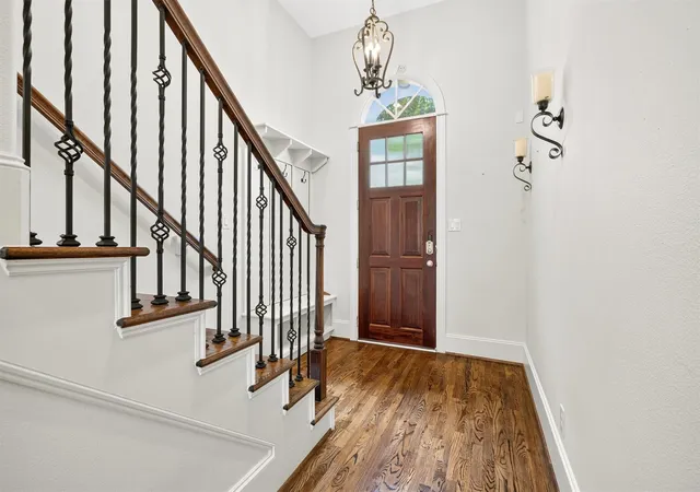 Photo 3 of Single family home for sale at 1660 Wrenwood Lakes, Houston, TX 77043 | MLS# 10313511 | Listing updated on 2026-09-12