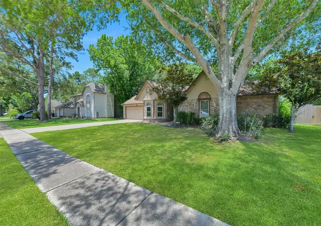 Homes for sale in Friendswood, TX | 1312 Osborne Dr, Friendswood, TX 77546 | MLS# 38266552
