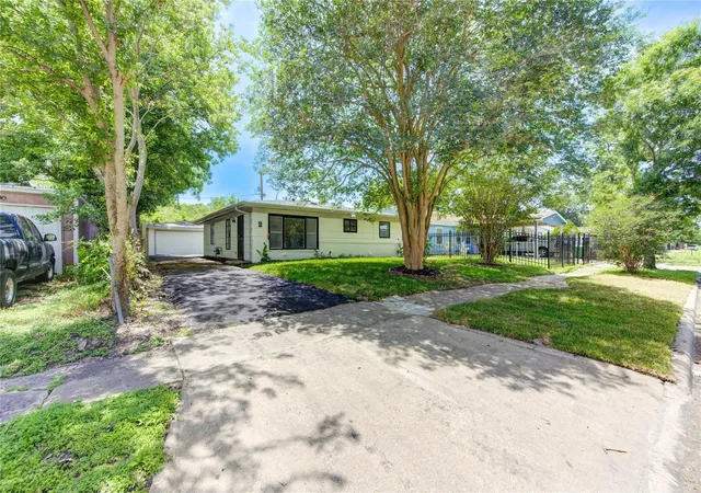 Photo 4 of Single family home for sale at 4914 Pershing St, Houston, TX 77033 | MLS# 89063892 | Listing updated on 2026-08-04