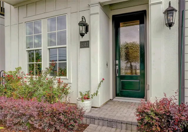 Photo 3 of Townhouse for sale at 3317 W 11th Street, Houston, TX 77008 | MLS# 39999650 | Listing updated on 2026-09-13