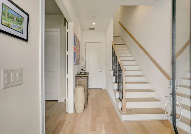 Photo 3 of Townhouse for sale at 3317 W 11th Street, Houston, TX 77008 | MLS# 39999650 | Listing updated on 2026-09-13