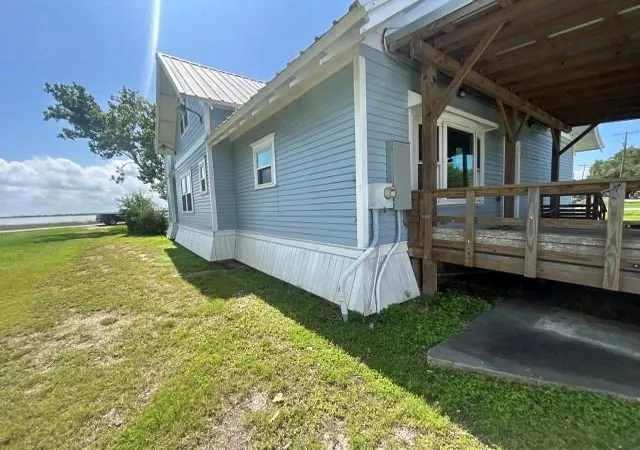 3rd image of 2203 E Bayshore Dr, Palacios, TX 77465 | MLS# 79161059