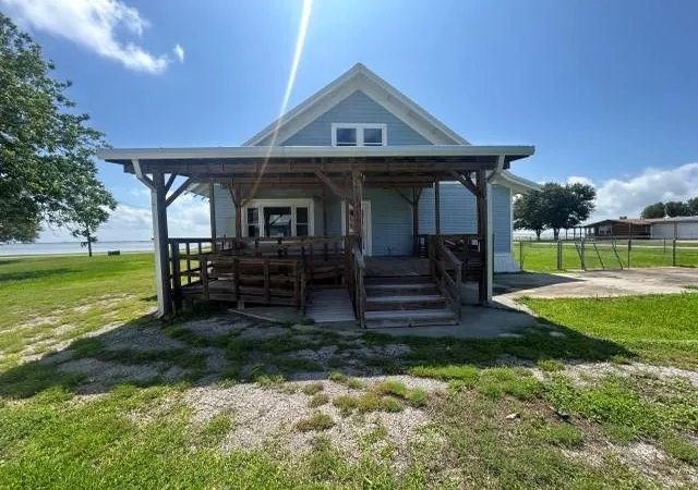 4th image of 2203 E Bayshore Dr, Palacios, TX 77465 | MLS# 79161059