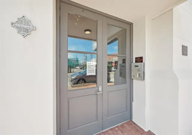 Homes for sale in Galveston, TX | 2400 Mechanic Street, Galveston, TX 77550 | Houzeo