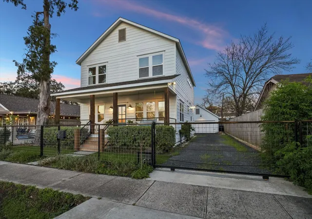 Homes for sale in Houston, TX | 910 Northwood St, Houston, TX 77009 | MLS# 13007560