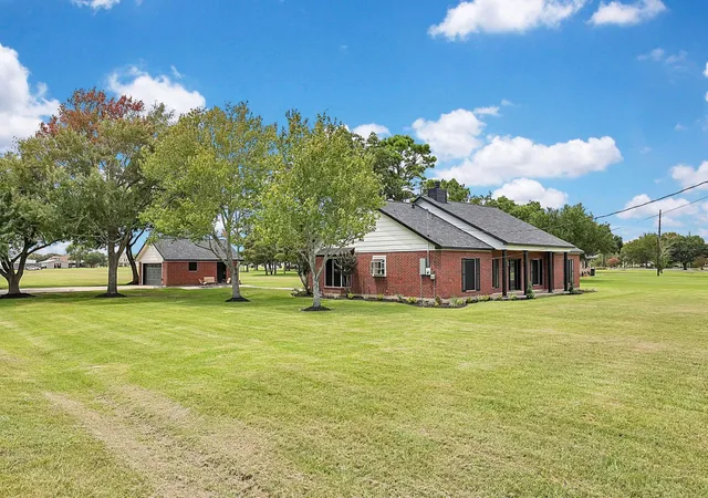 2nd image of 15415 Skyhawk Ln, Beach City, TX 77523 | MLS# 74067227