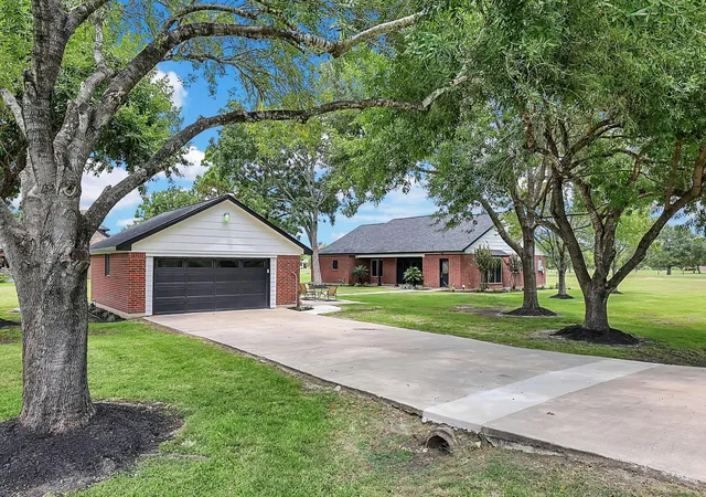 3rd image of 15415 Skyhawk Ln, Beach City, TX 77523 | MLS# 74067227