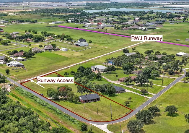 4th image of 15415 Skyhawk Ln, Beach City, TX 77523 | MLS# 74067227